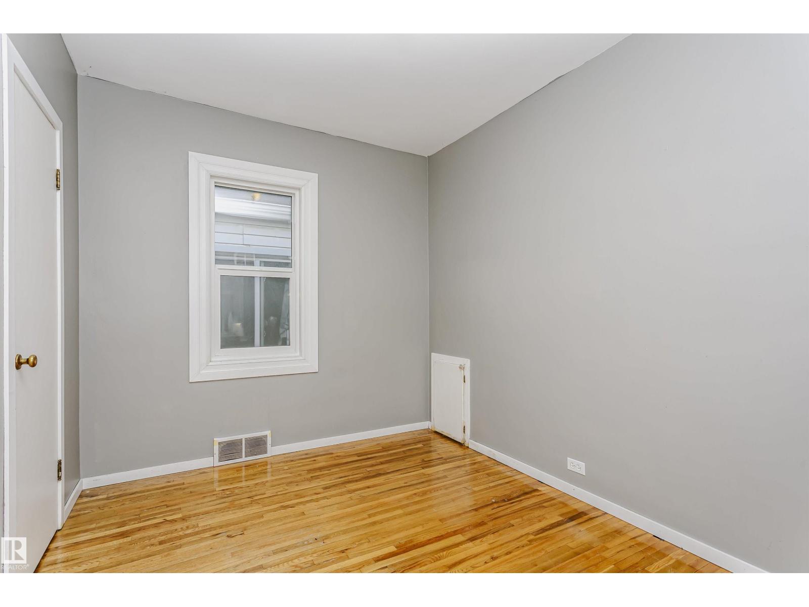 10035 81 AV NW NW - 16