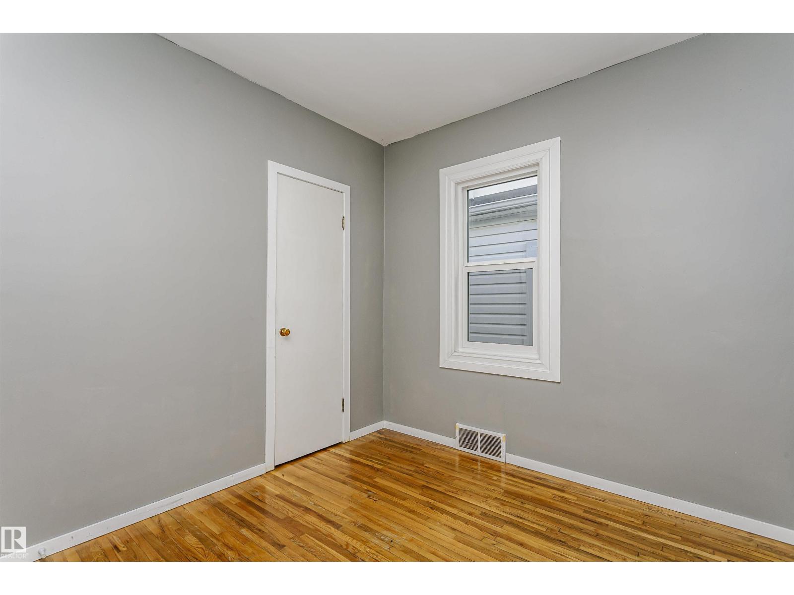 10035 81 AV NW NW - 17