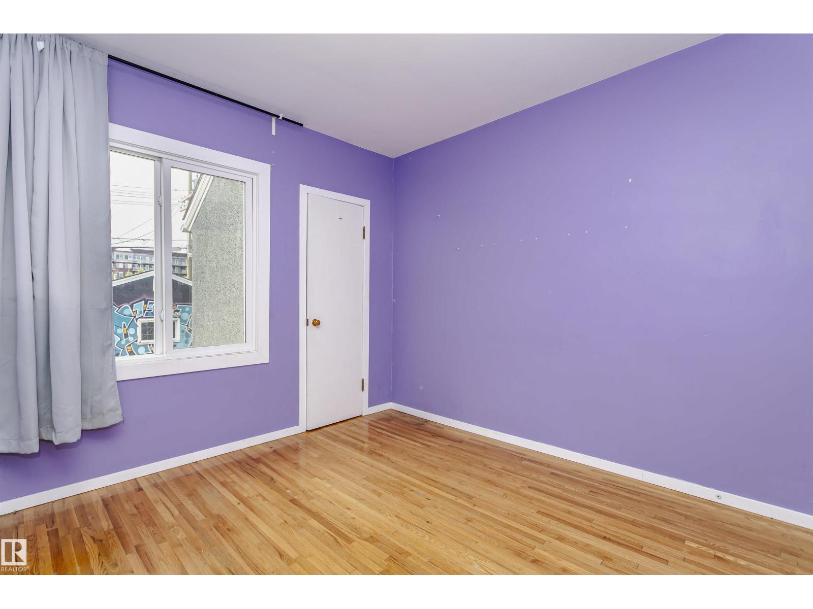 10035 81 AV NW NW - 19