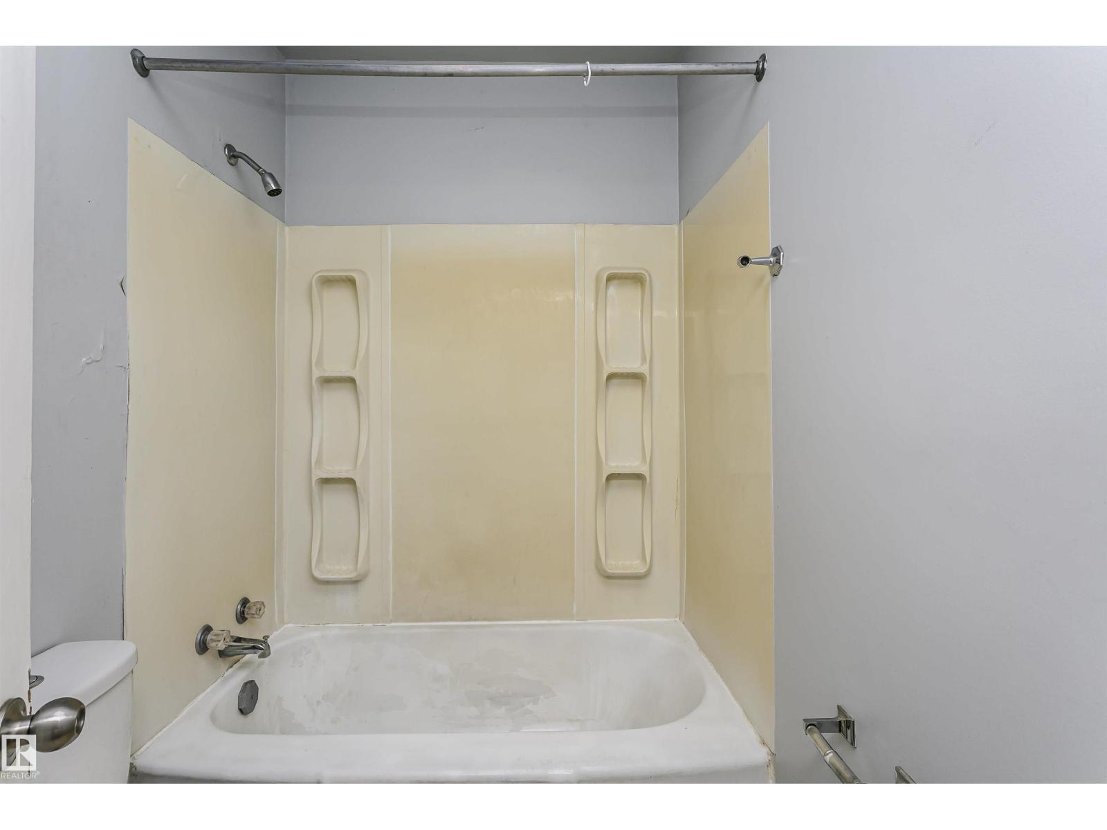 10035 81 AV NW NW - 21