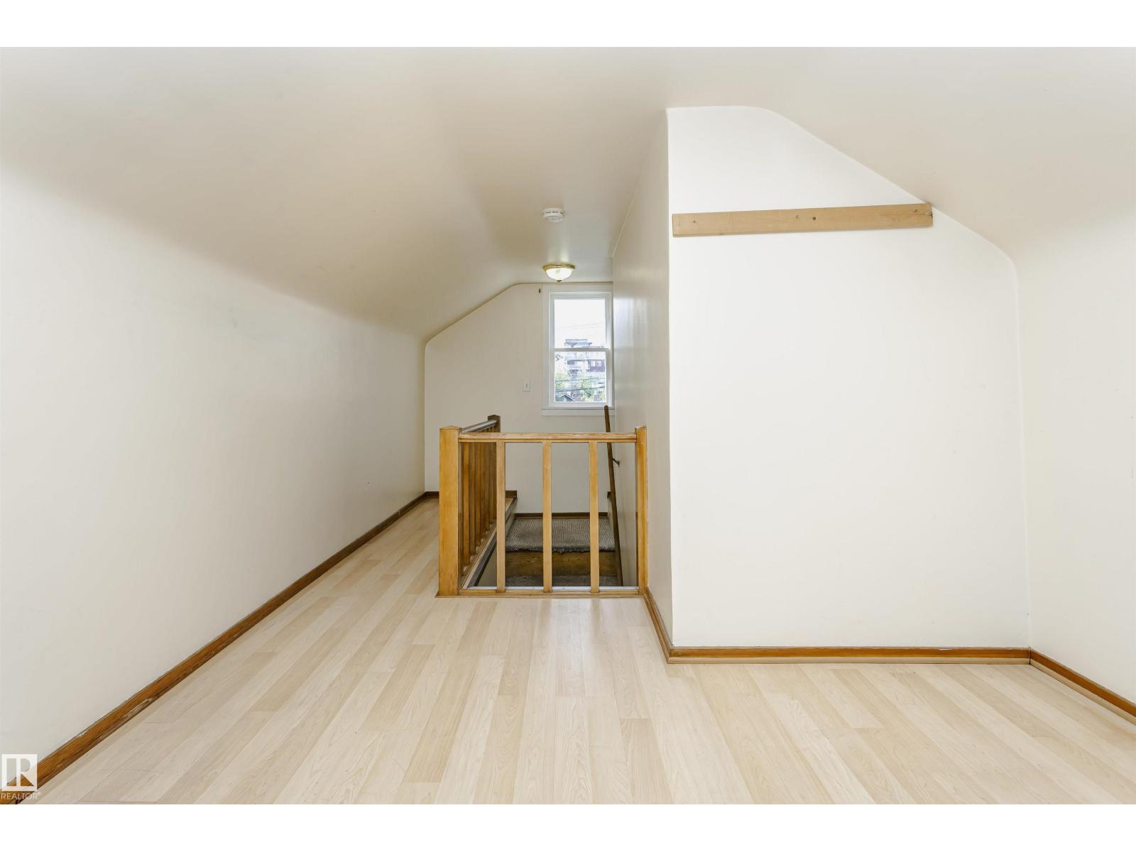 10035 81 AV NW NW - 23