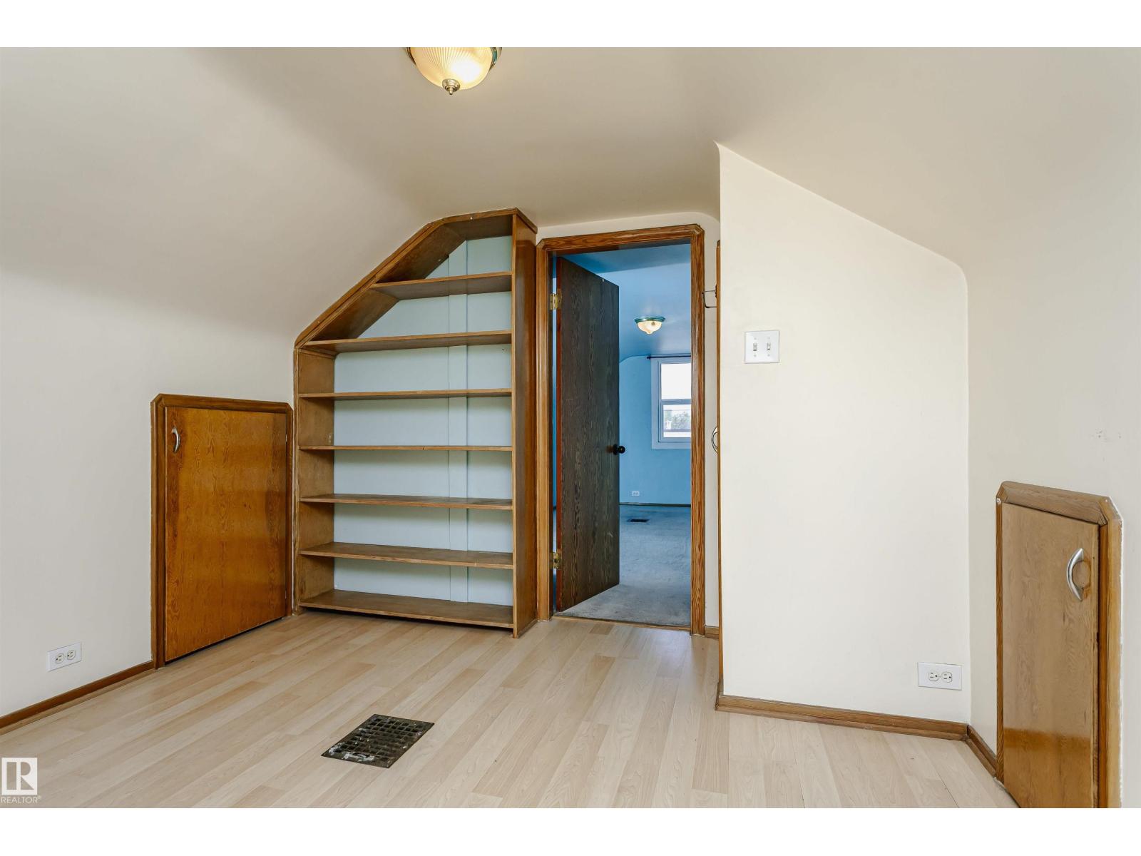 10035 81 AV NW NW - 24