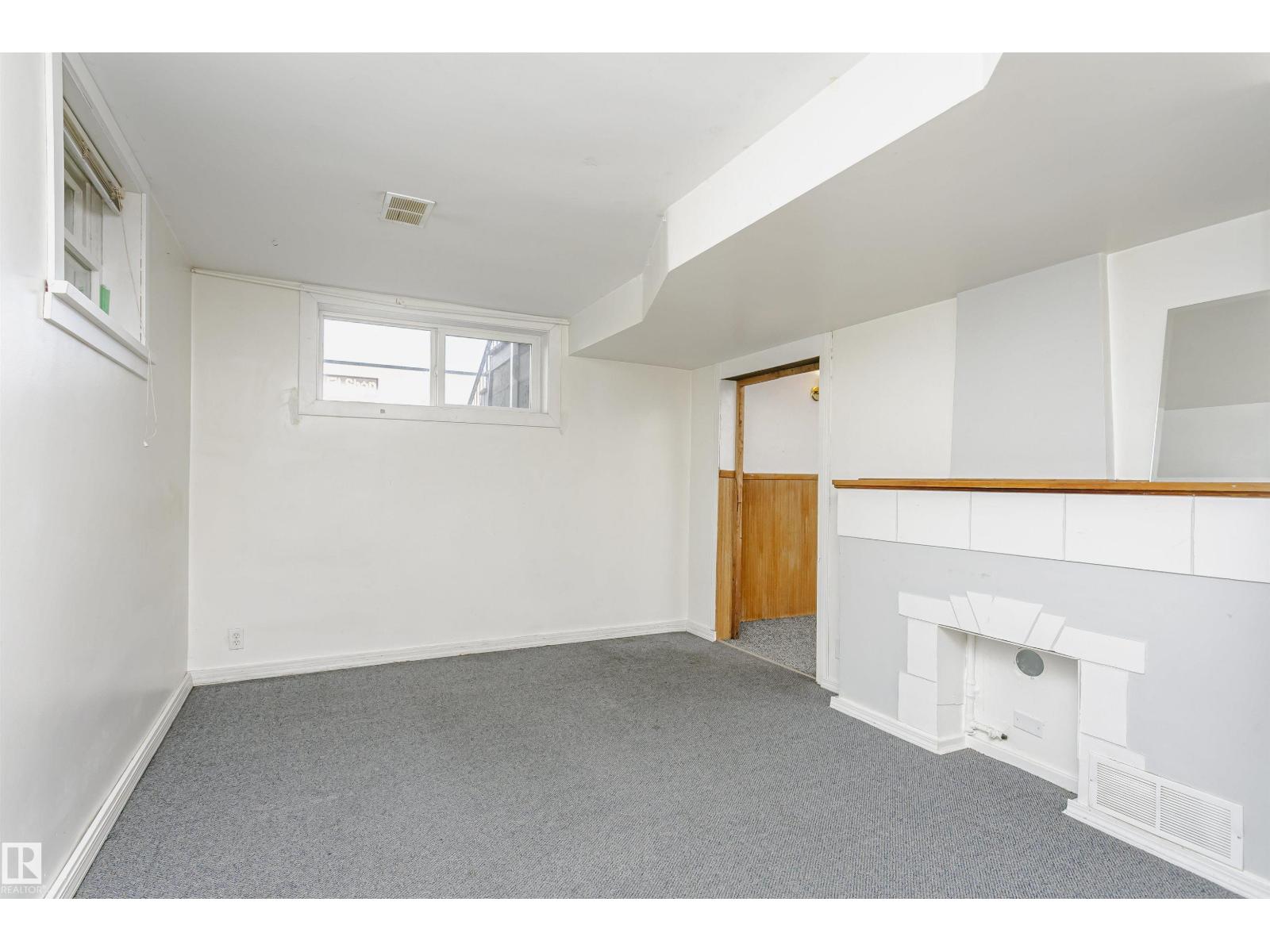 10035 81 AV NW NW - 30