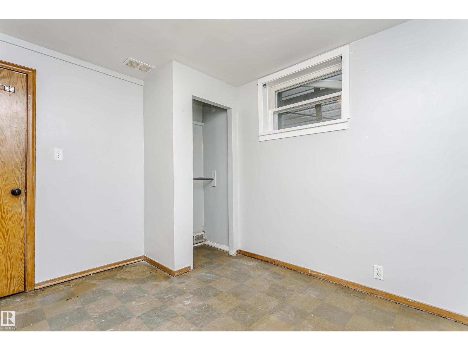 10035 81 AV NW NW - 32