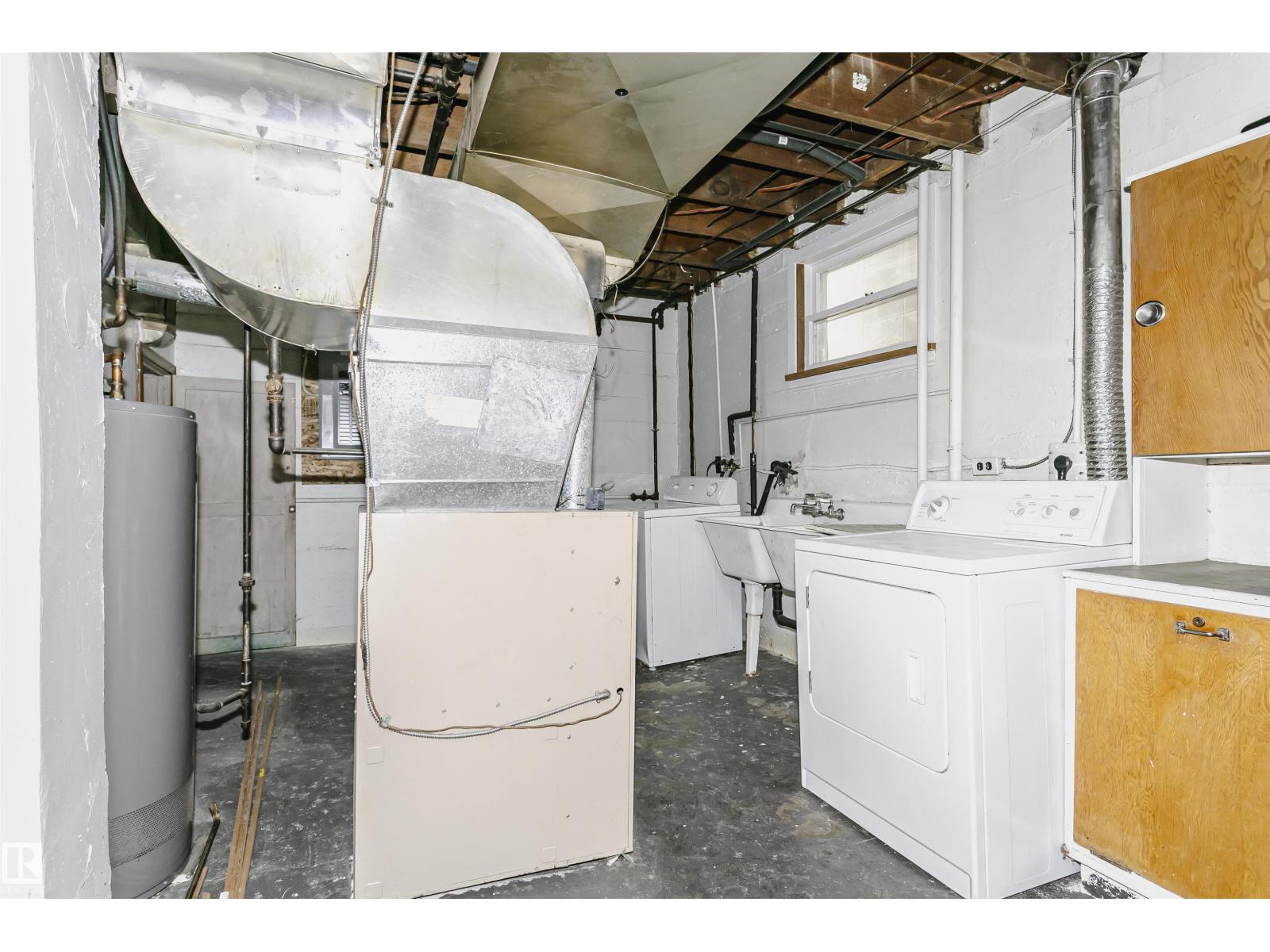 10035 81 AV NW NW - 35