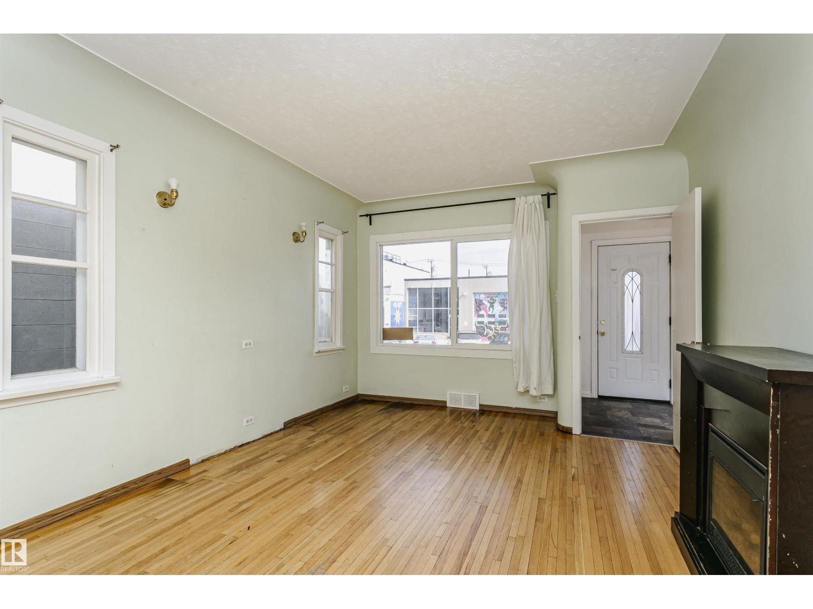 10035 81 AV NW NW - 5