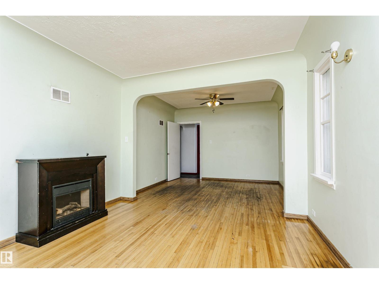 10035 81 AV NW NW - 7