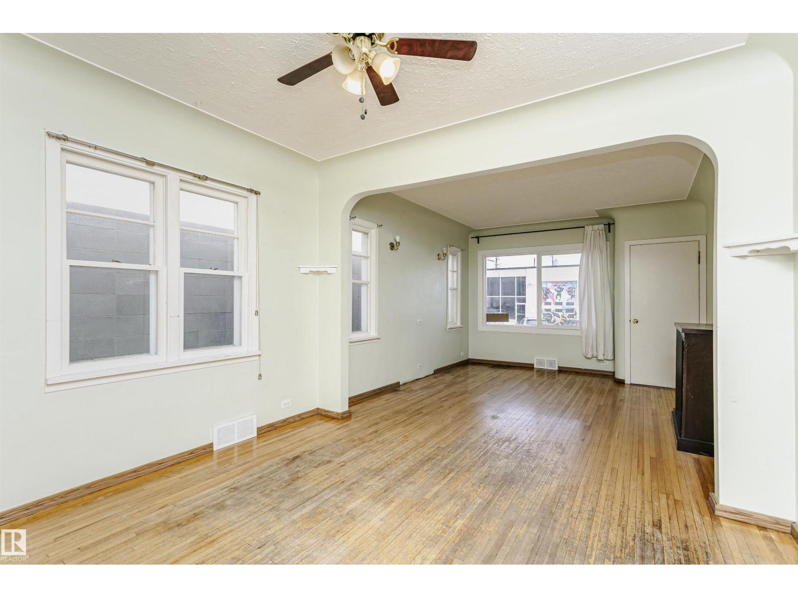 10035 81 AV NW NW - 8