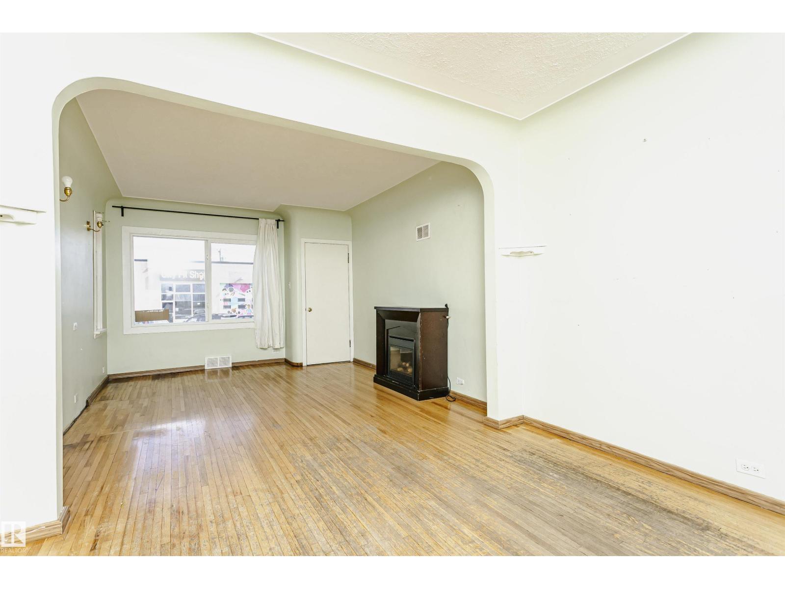 10035 81 AV NW NW - 9
