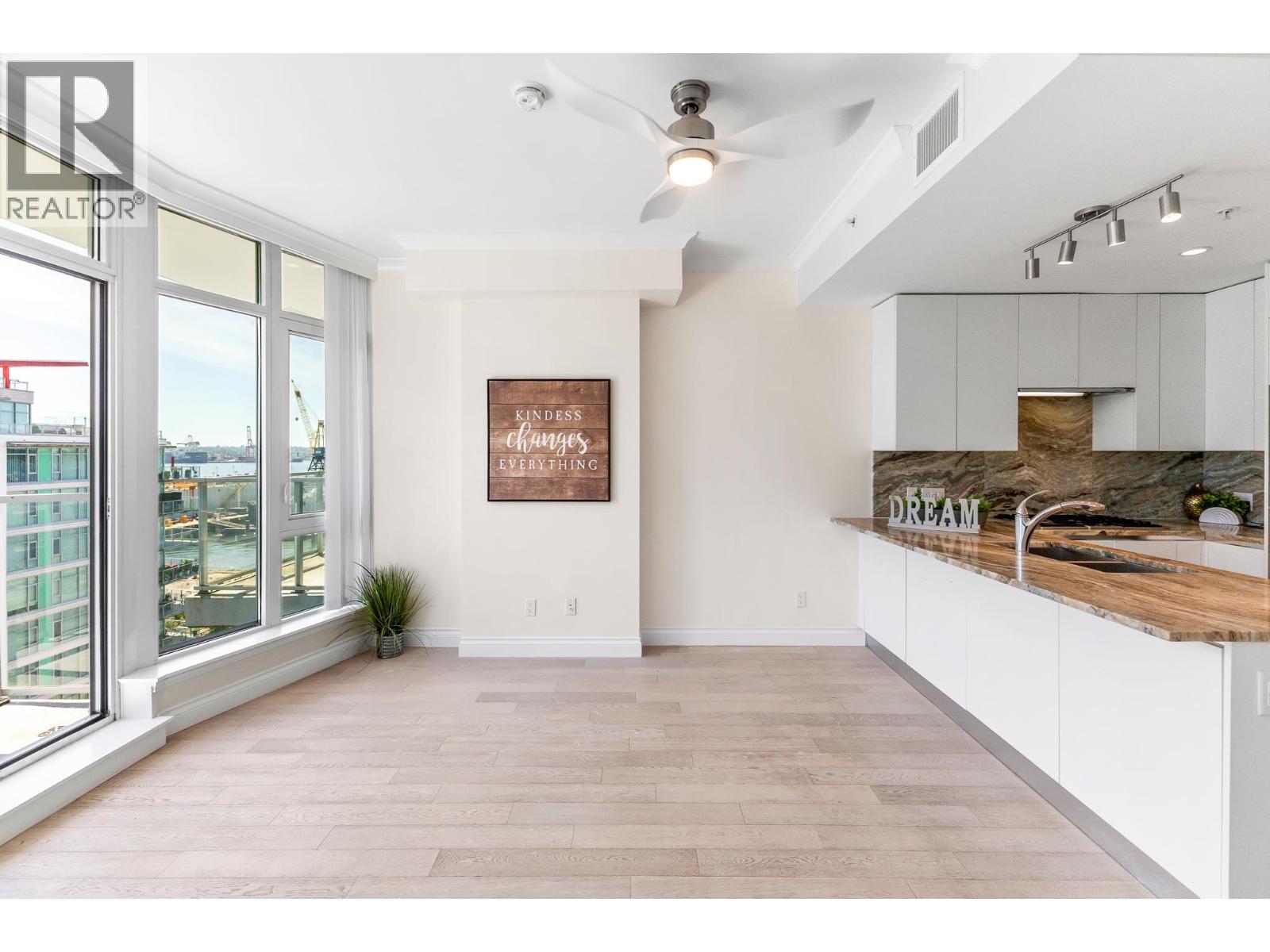 901 175 VICTORY SHIP WAY — photo 3