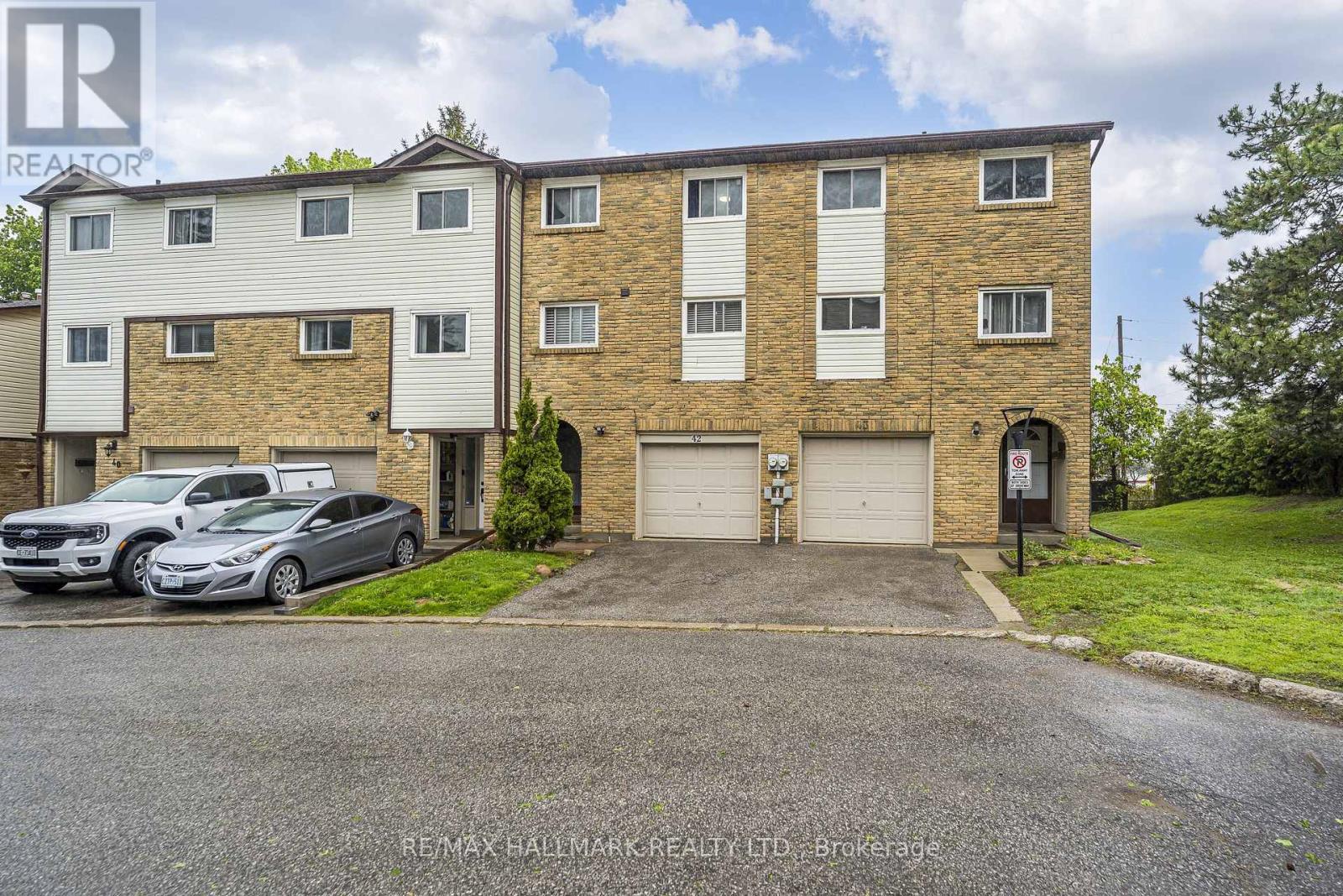 #42 1330 TROWBRIDGE DRIVE - 32