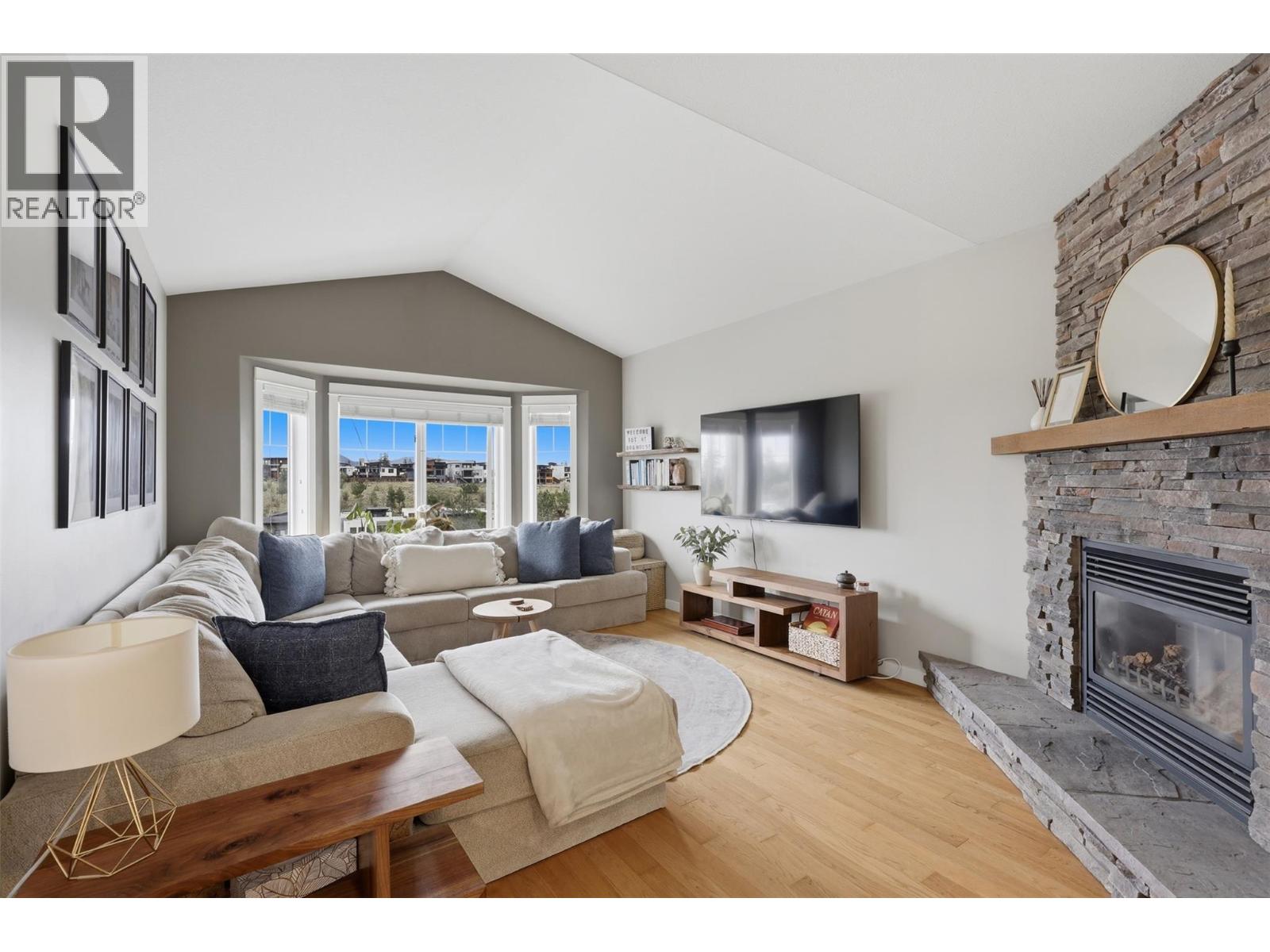 1370 PACIFIC Way - 3