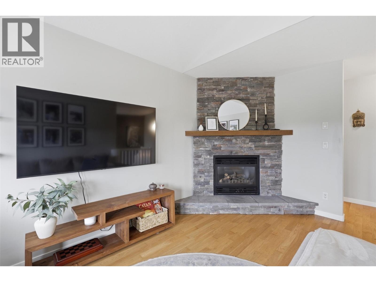 1370 PACIFIC Way - 6