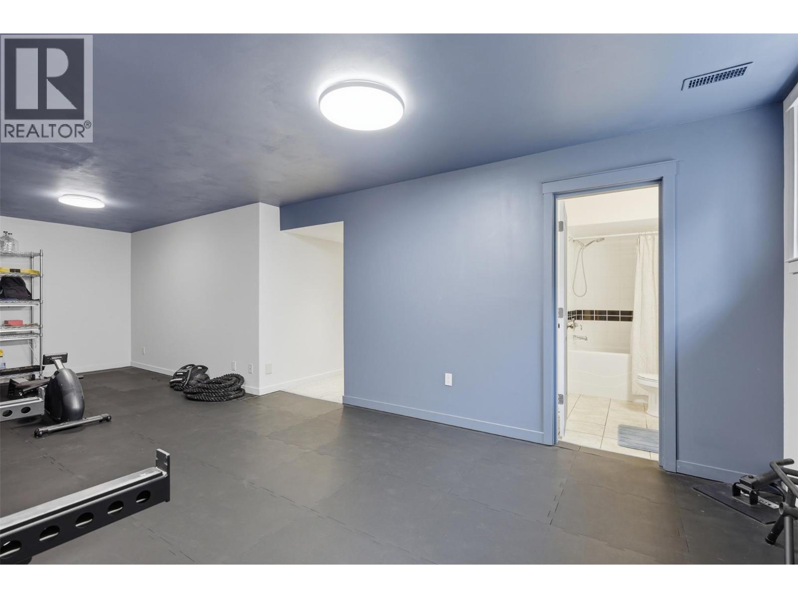 1370 PACIFIC Way - 40