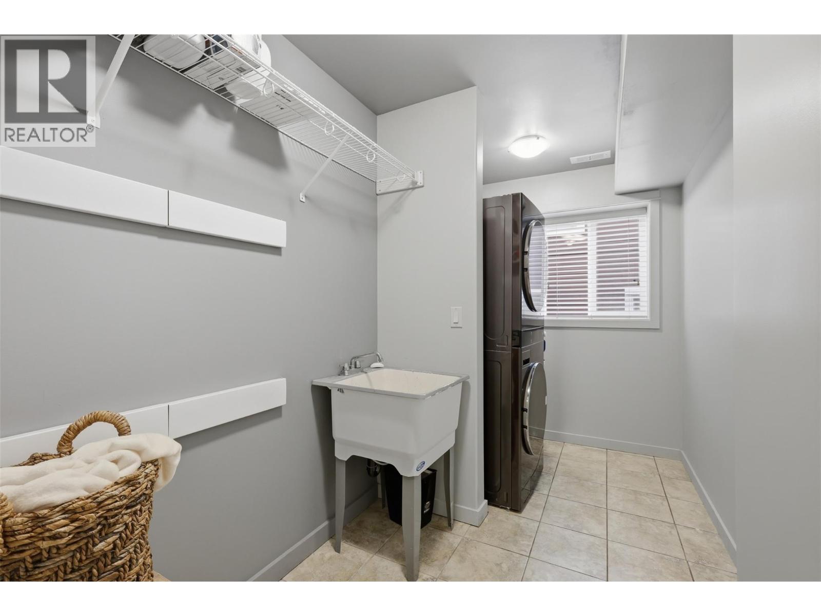 1370 PACIFIC Way - 44