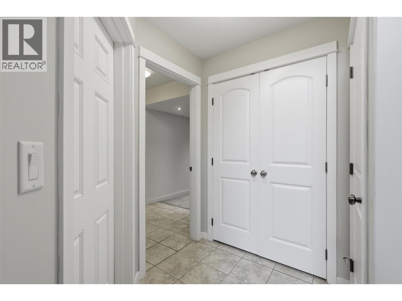 1370 PACIFIC Way - 36