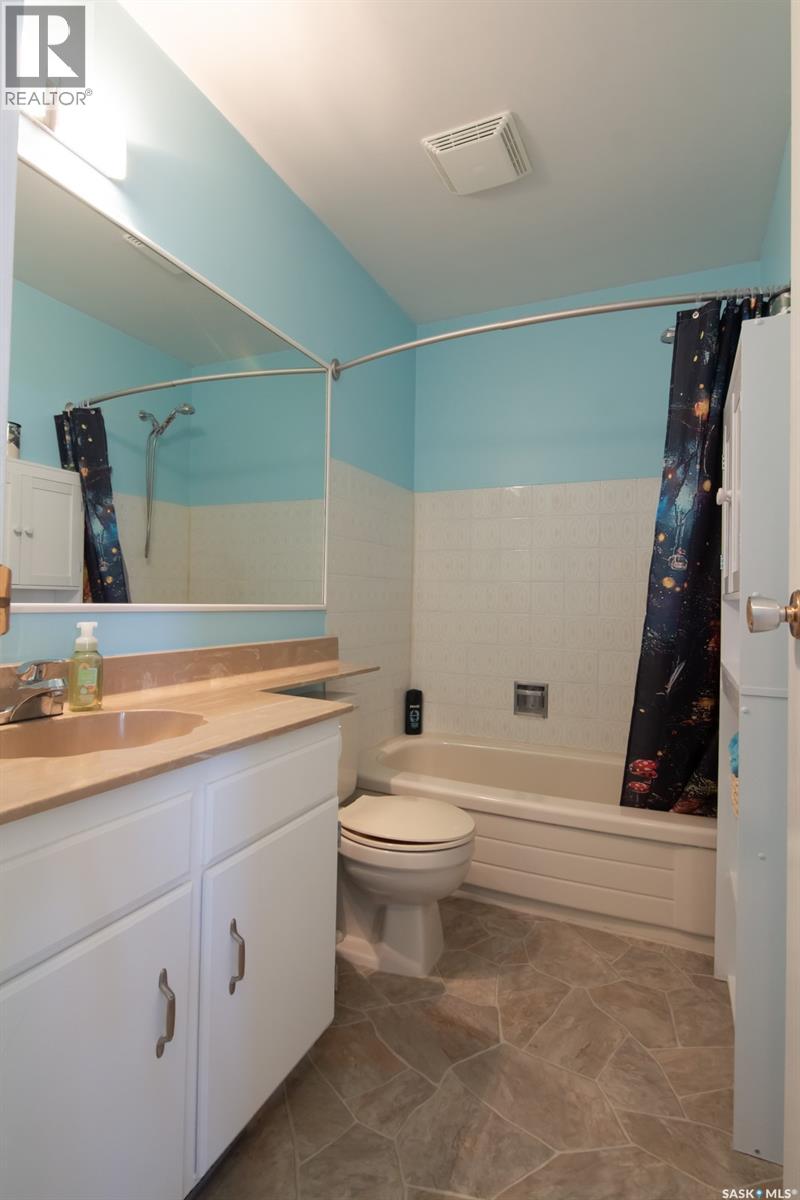 127 DEVONSHIRE CRESCENT - 12