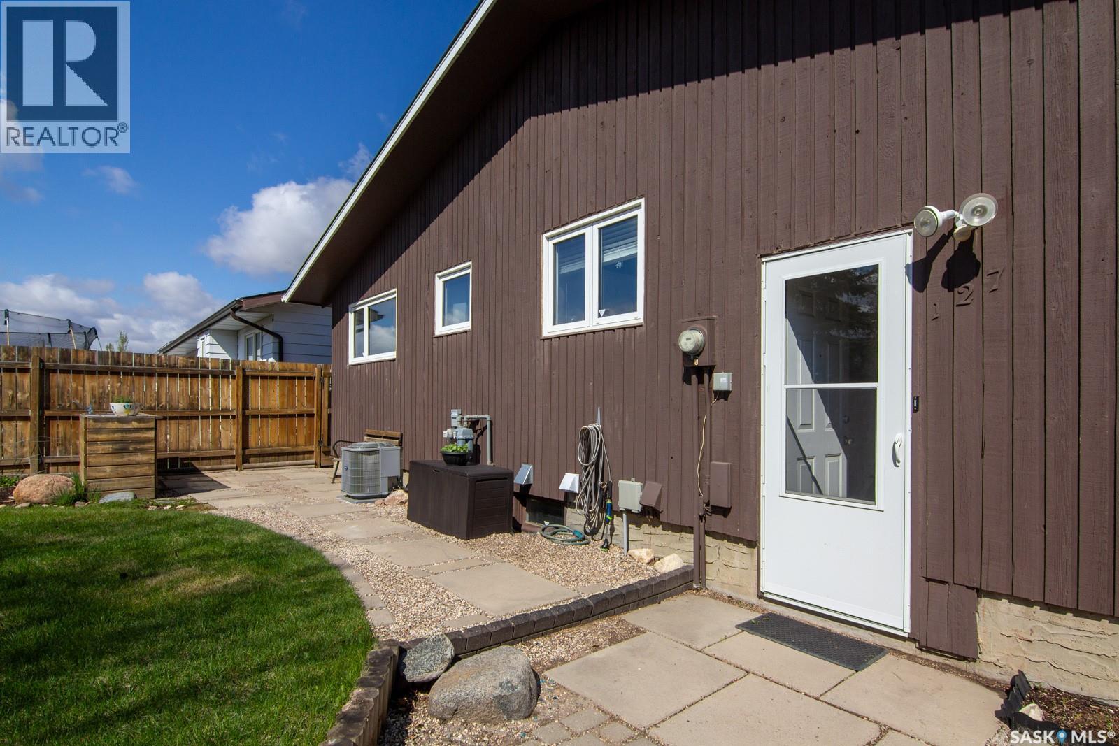 127 DEVONSHIRE CRESCENT - 27