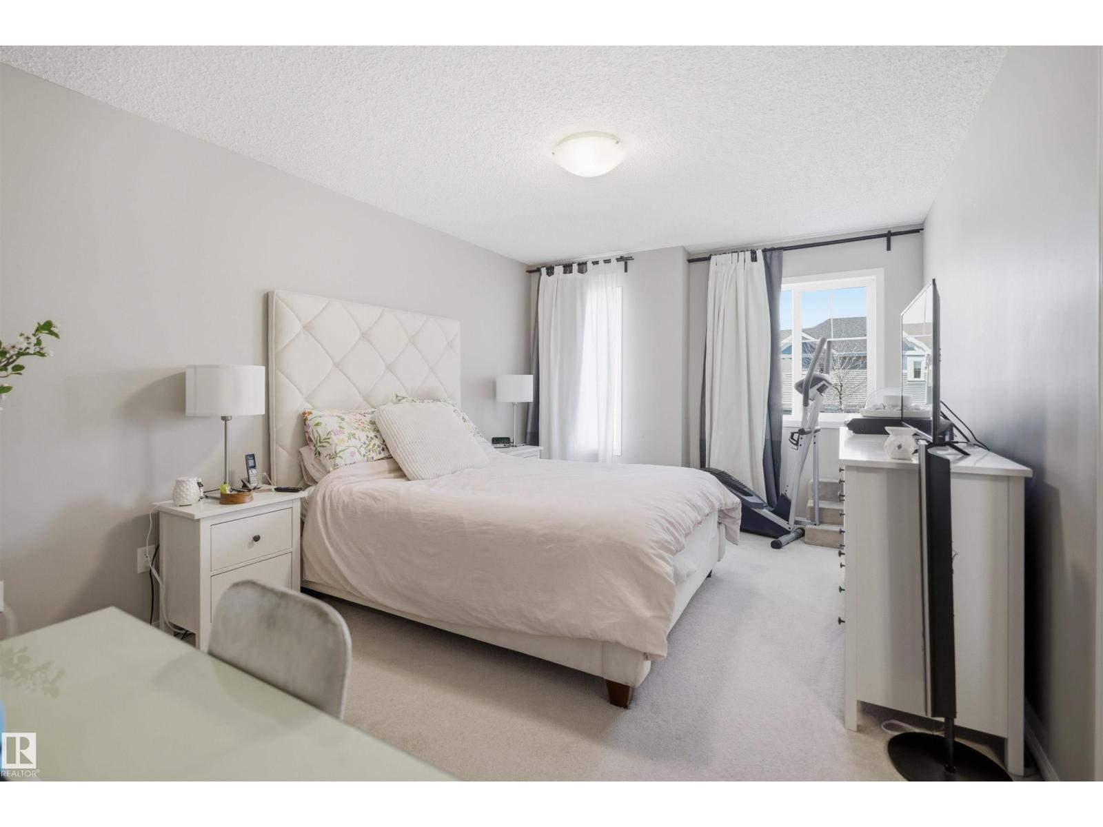 7323 24 Ave SW - 15