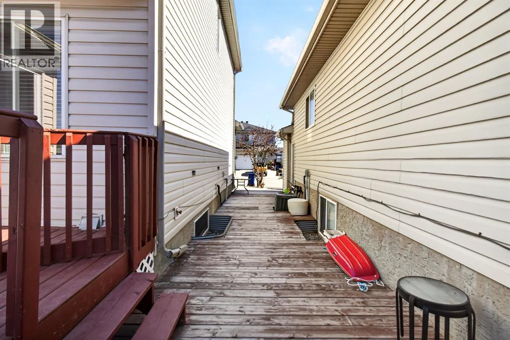 108 Kodiak Crescent - 35