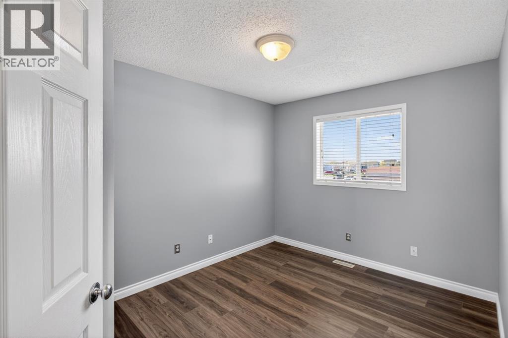 108 Kodiak Crescent - 24