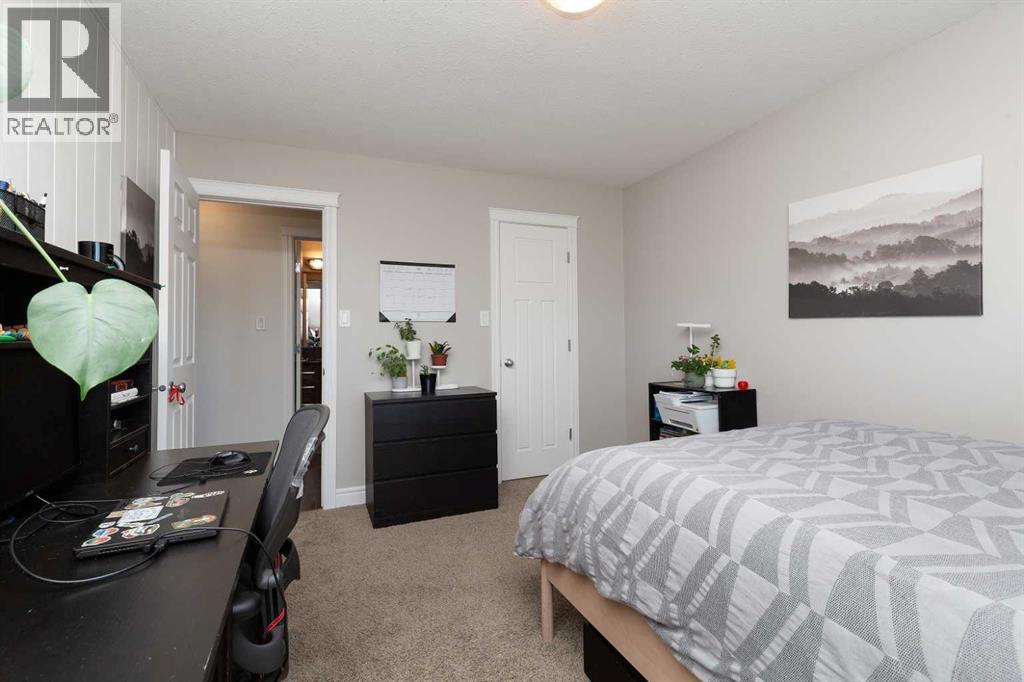 8, 899 Mt Sundance Manor W