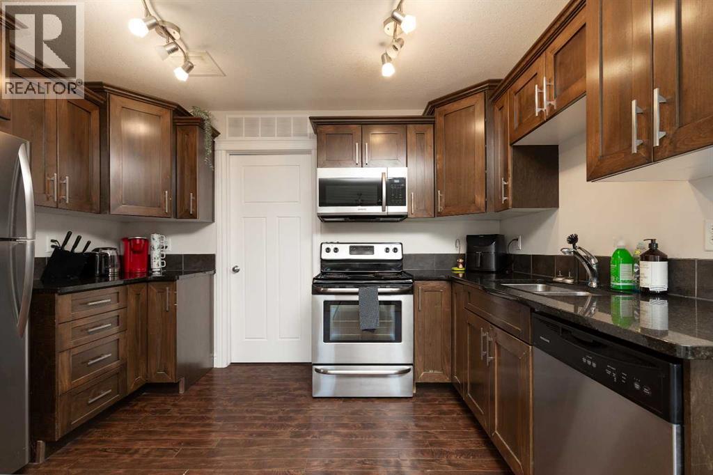 8, 899 Mt Sundance Manor W — photo 9
