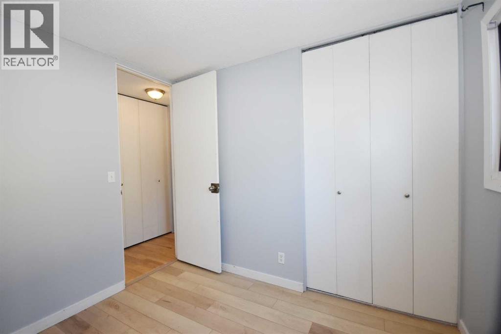 2604 106 Avenue SW - 19