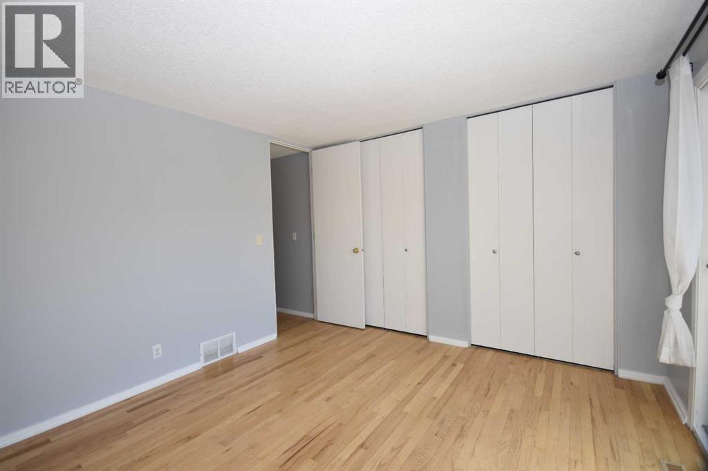 2604 106 Avenue SW - 15