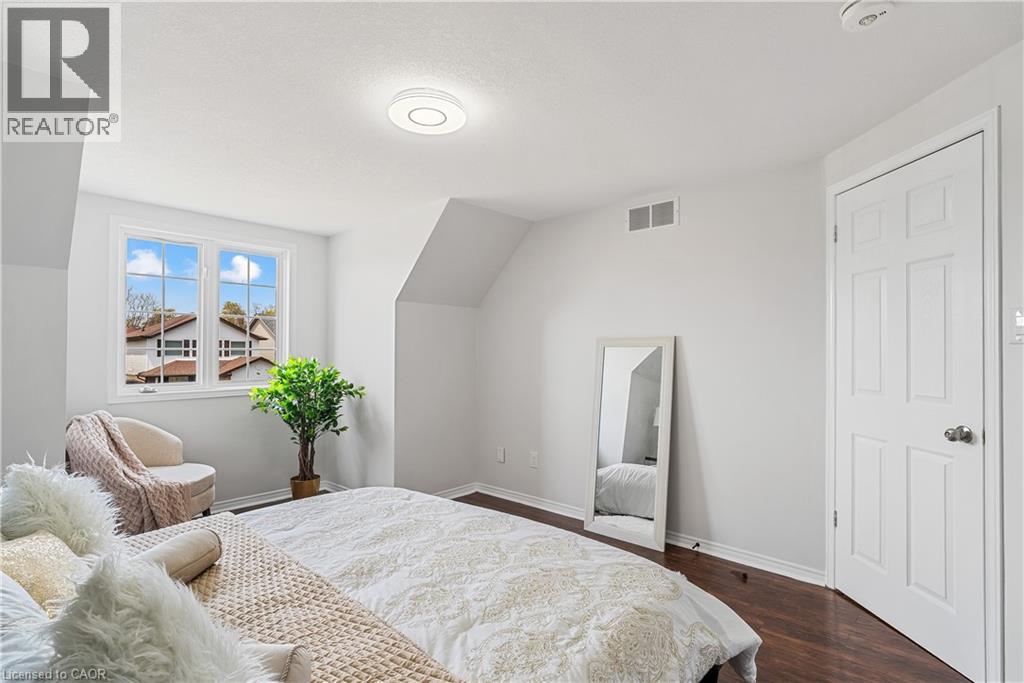 63 HAGAN Avenue - 26