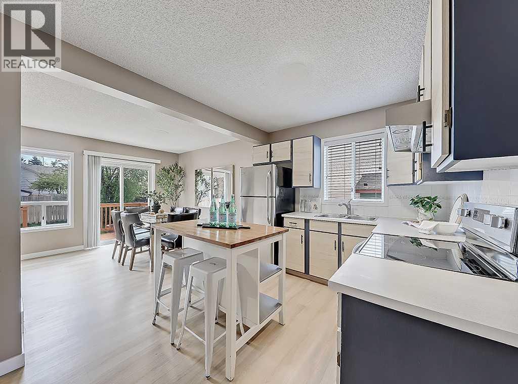 292 Coventry Close NE - 7