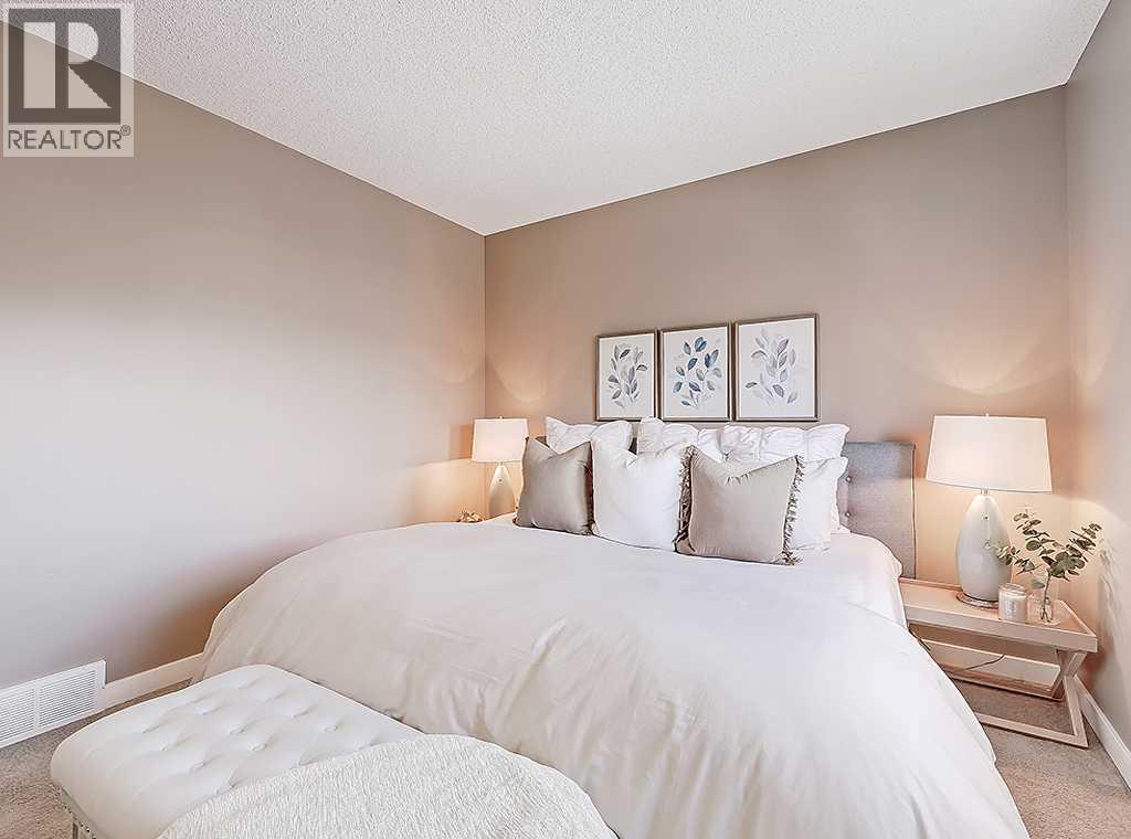 292 Coventry Close NE - 16