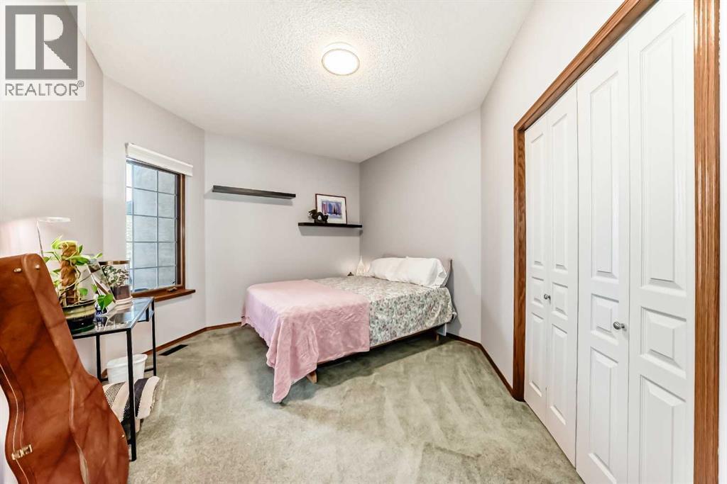 60 Hamptons Terrace NW - 18
