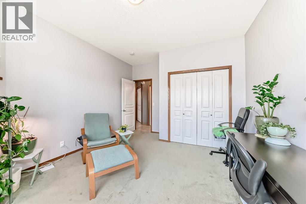 60 Hamptons Terrace NW - 22