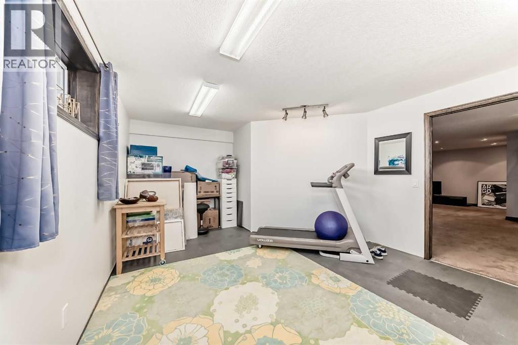 60 Hamptons Terrace NW - 31