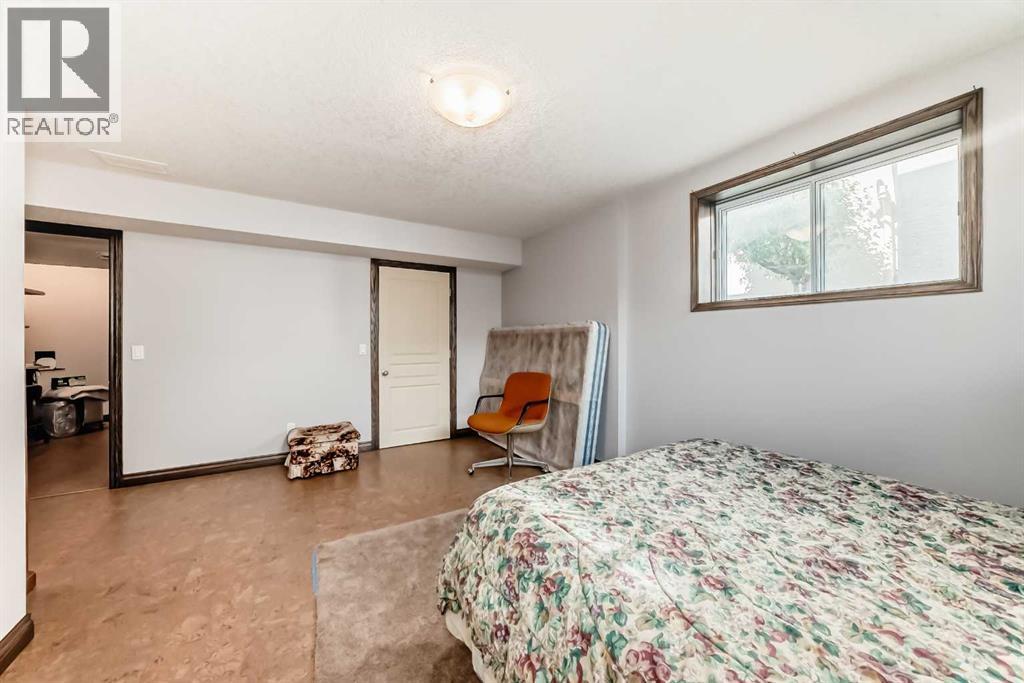 60 Hamptons Terrace NW - 34