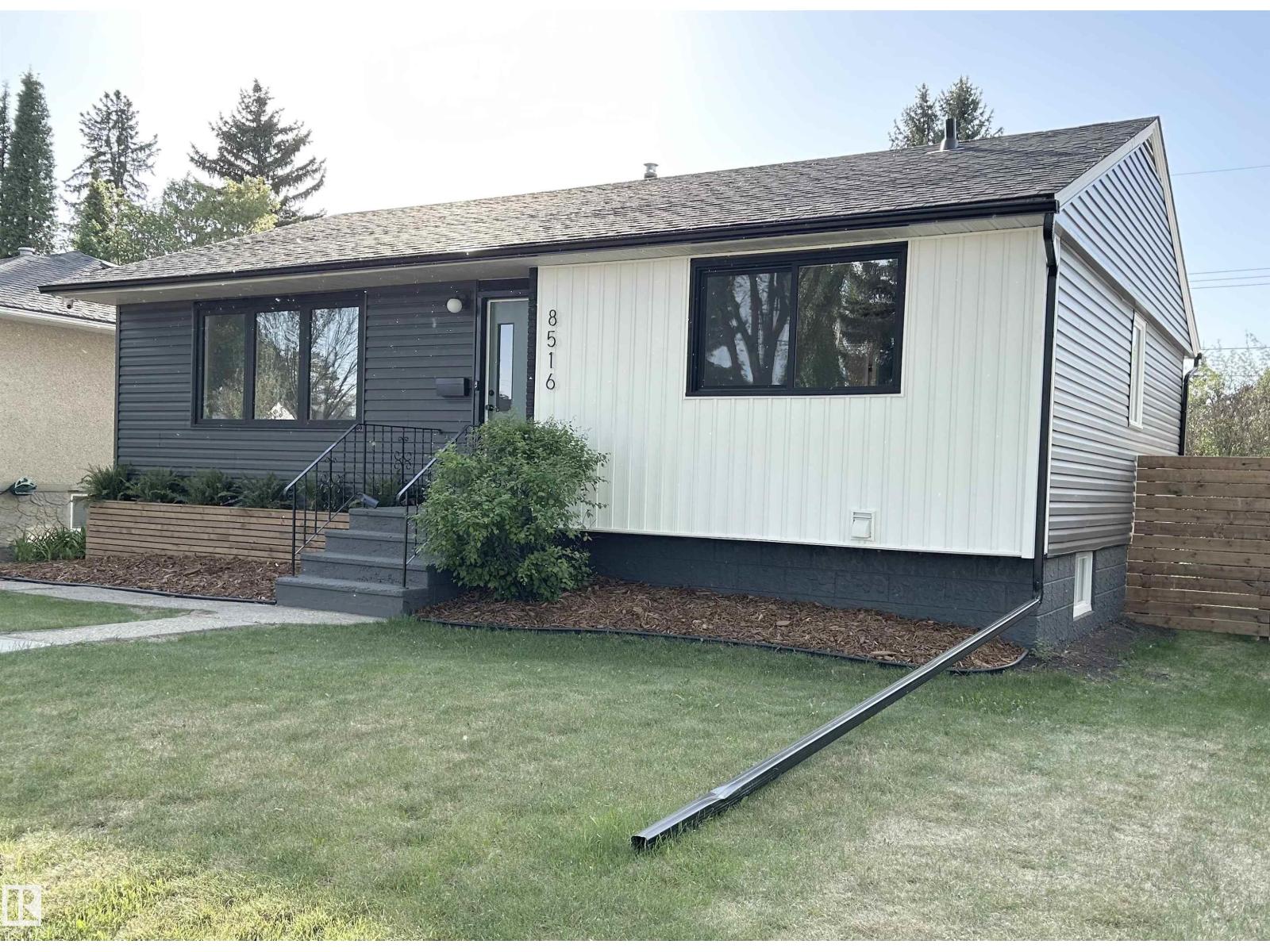 8516 64 AV NW - 4