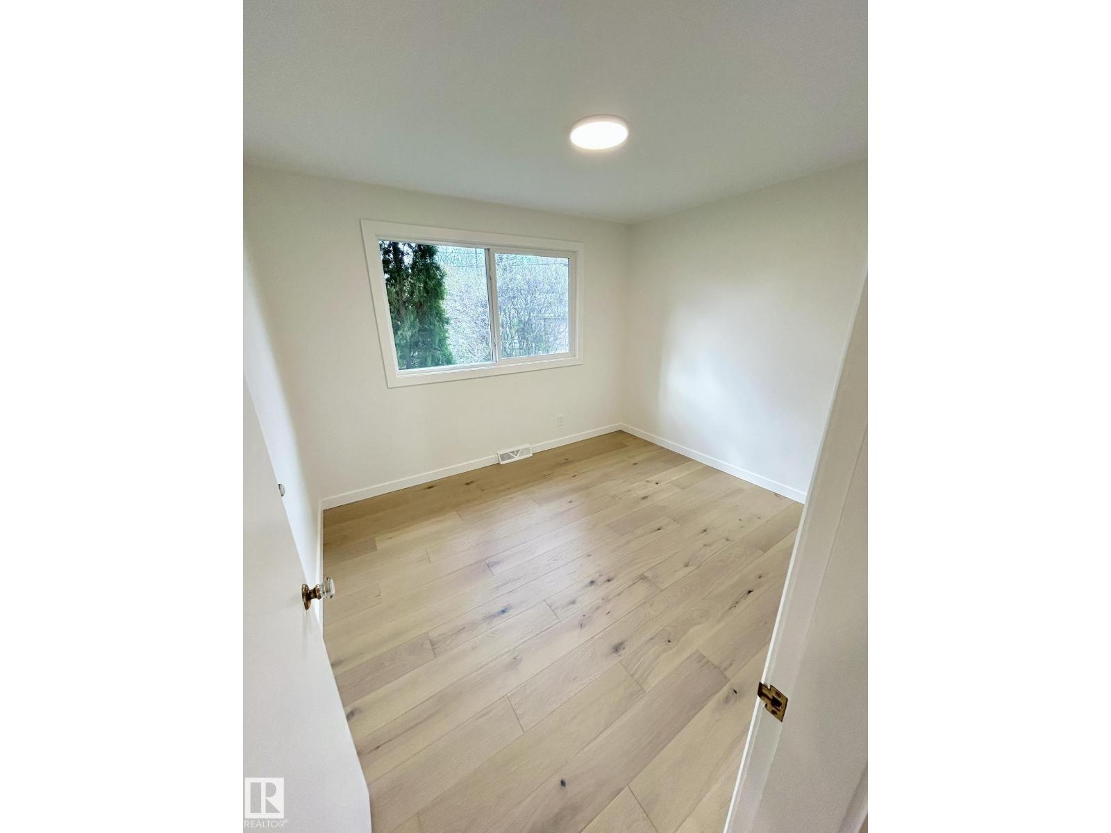 8516 64 AV NW - 20