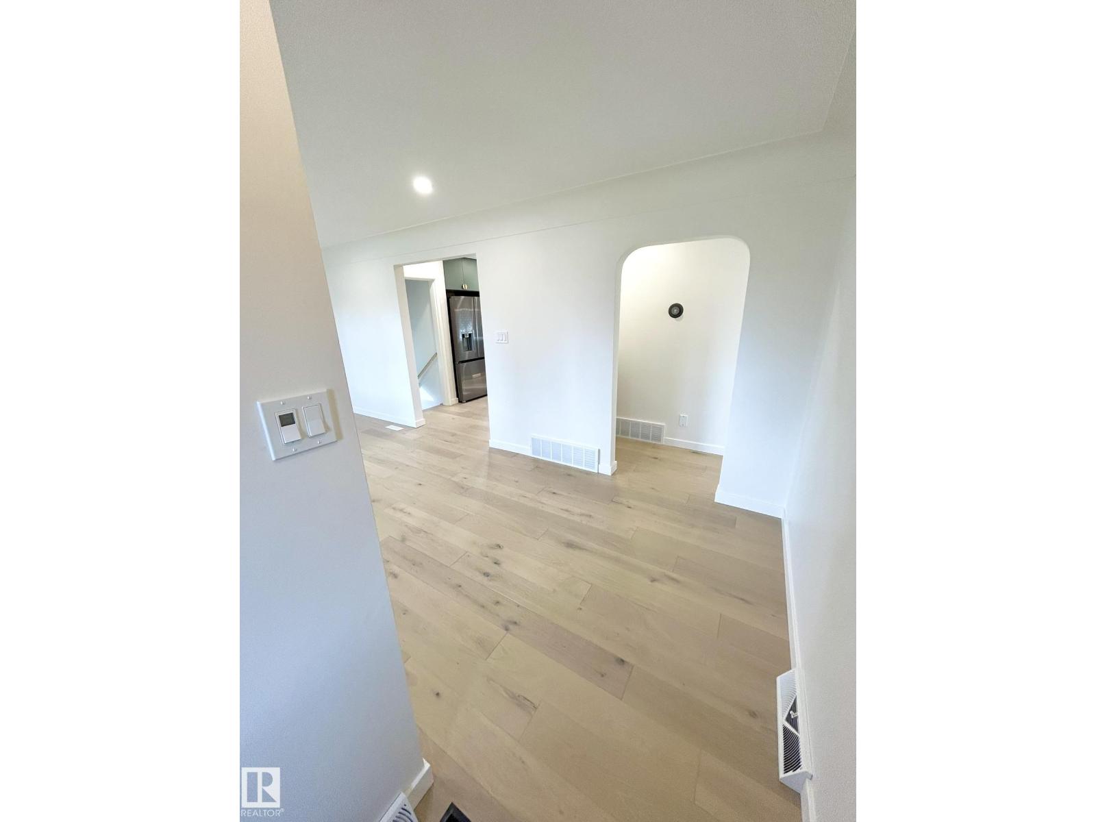 8516 64 AV NW - 5
