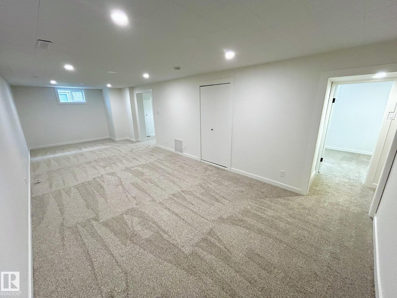 8516 64 AV NW - 33