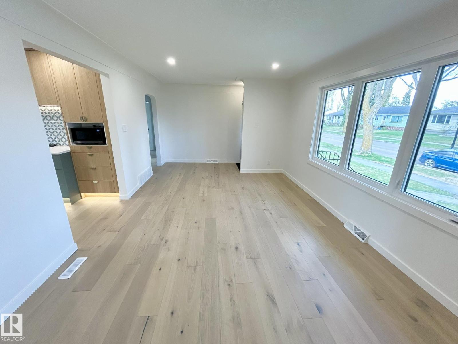 8516 64 AV NW - 8