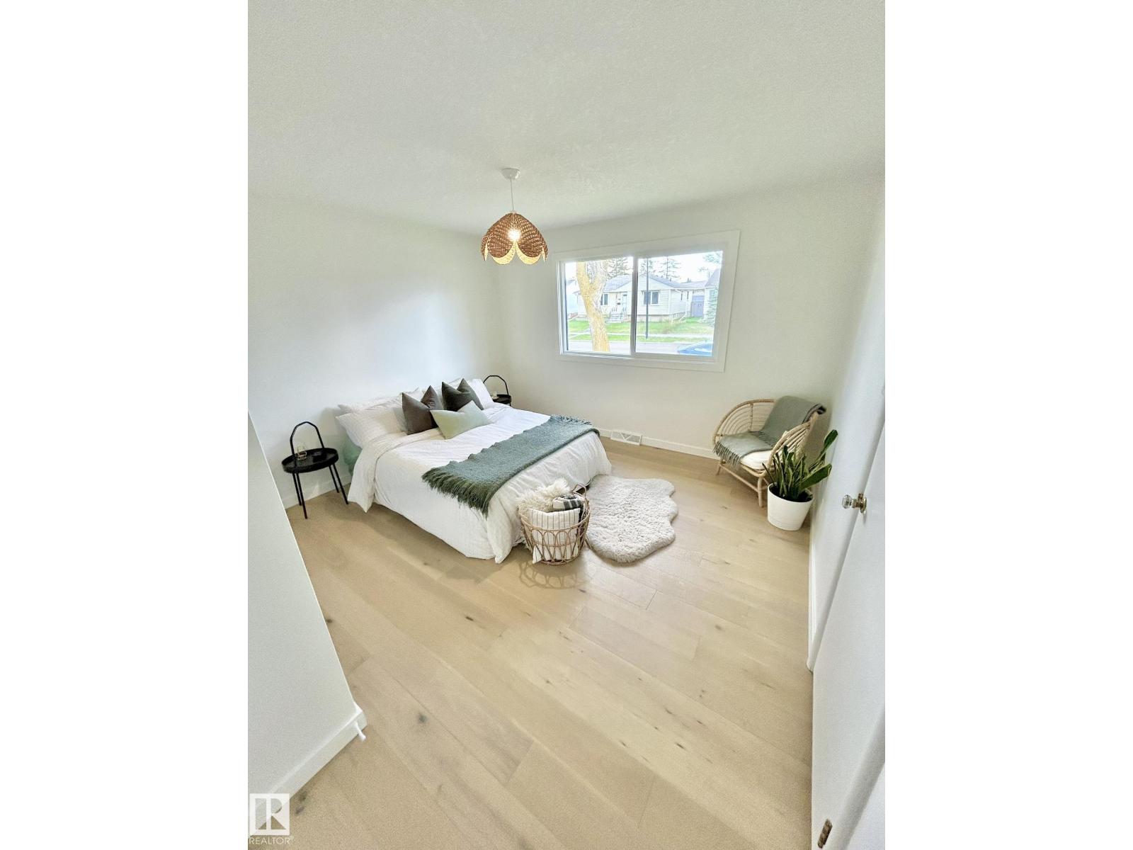 8516 64 AV NW - 21