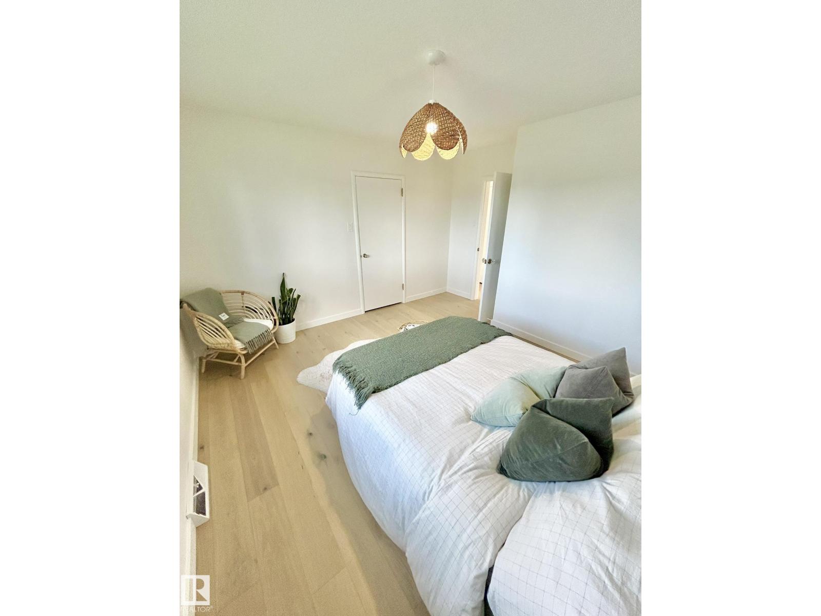 8516 64 AV NW - 23