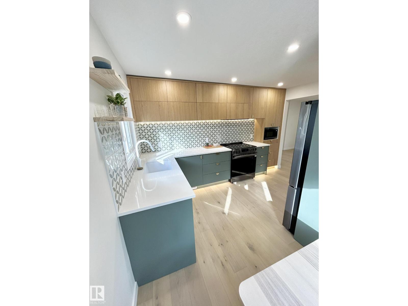 8516 64 AV NW - 13