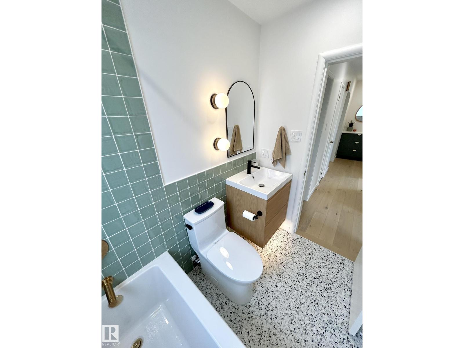 8516 64 AV NW - 27