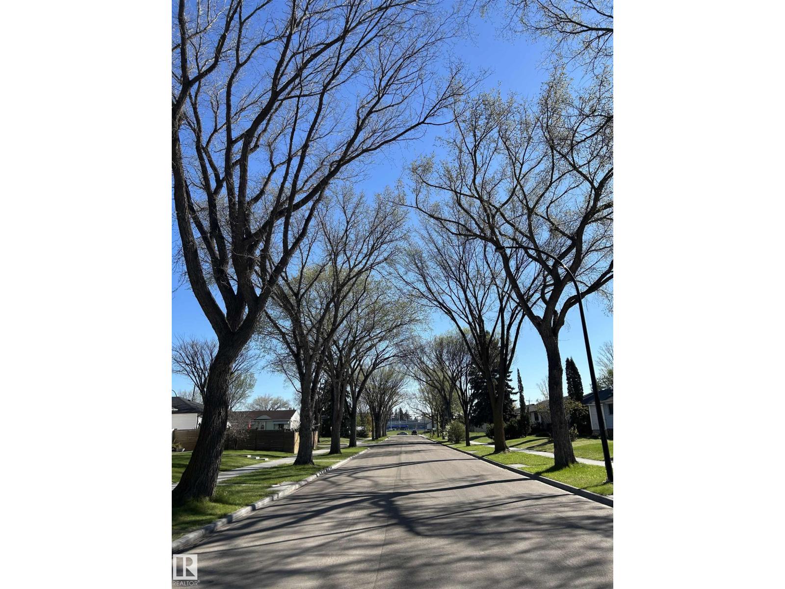 8516 64 AV NW - 50