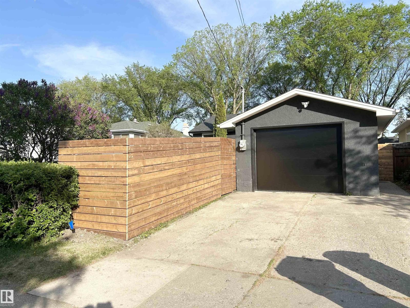 8516 64 AV NW - 55