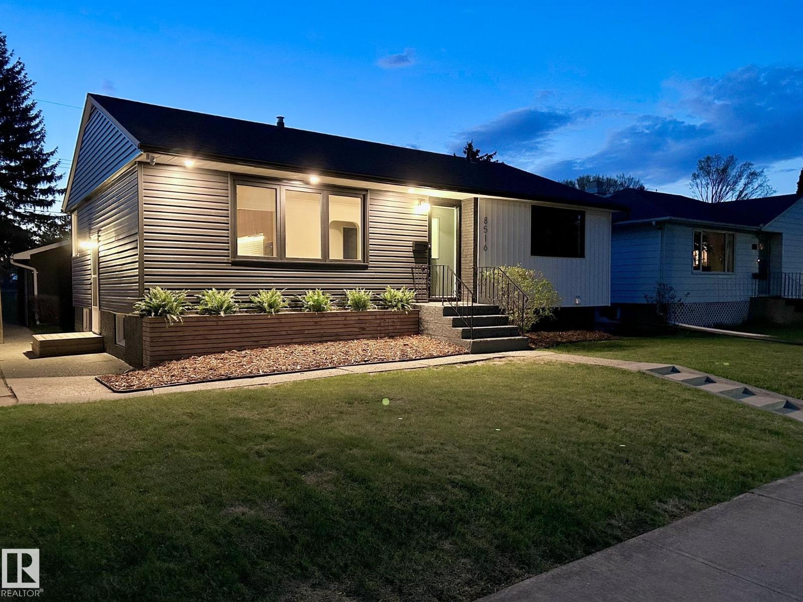 8516 64 AV NW - 42