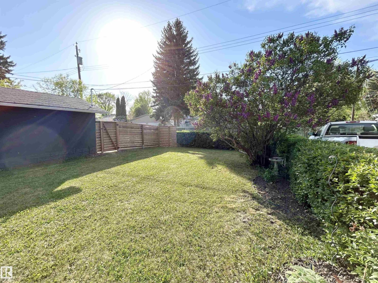 8516 64 AV NW - 52