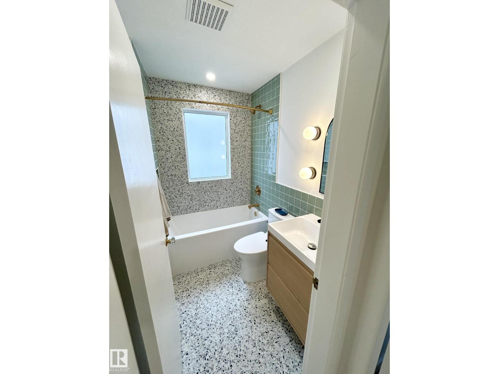 8516 64 AV NW - 24